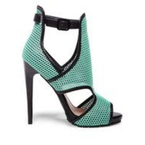 Steve Madden & Iggy Izalea brixxton mesh heel